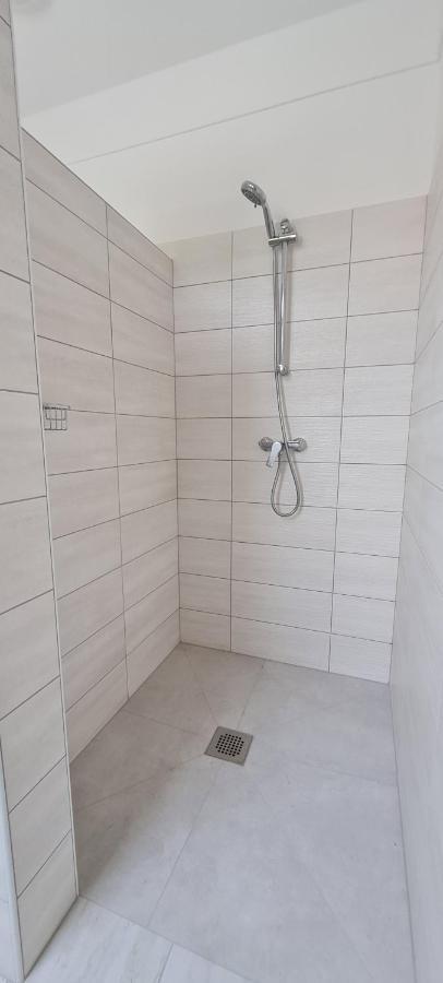 Nona Bb Bed & Breakfast Postojna Bagian luar foto